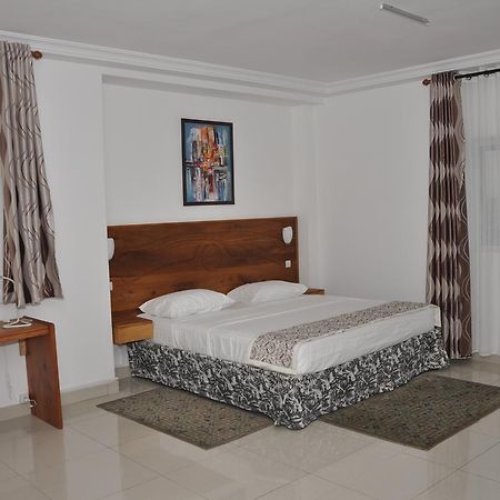 Rosalie'S Suites Lome Luaran gambar