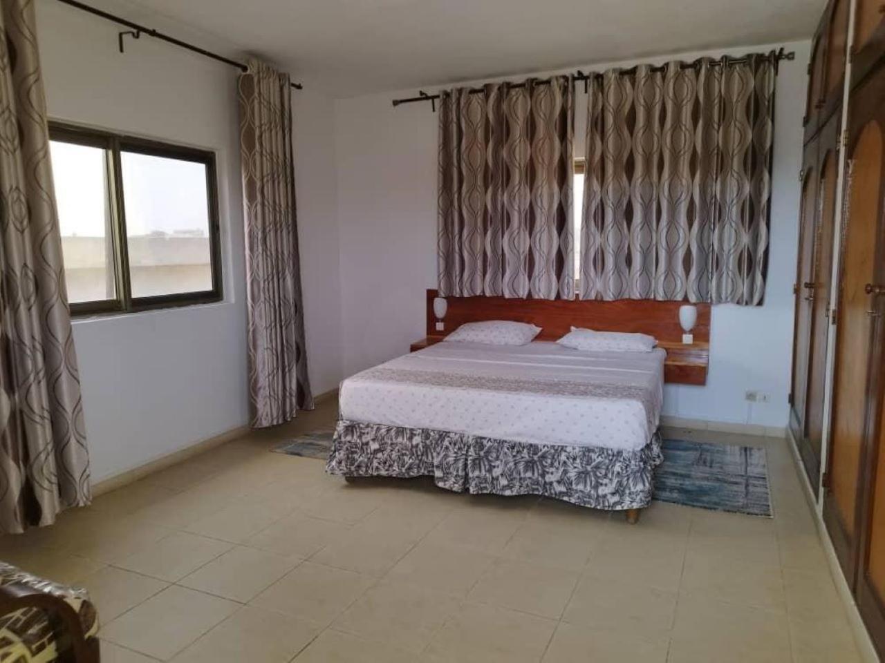 Rosalie'S Suites Lome Luaran gambar