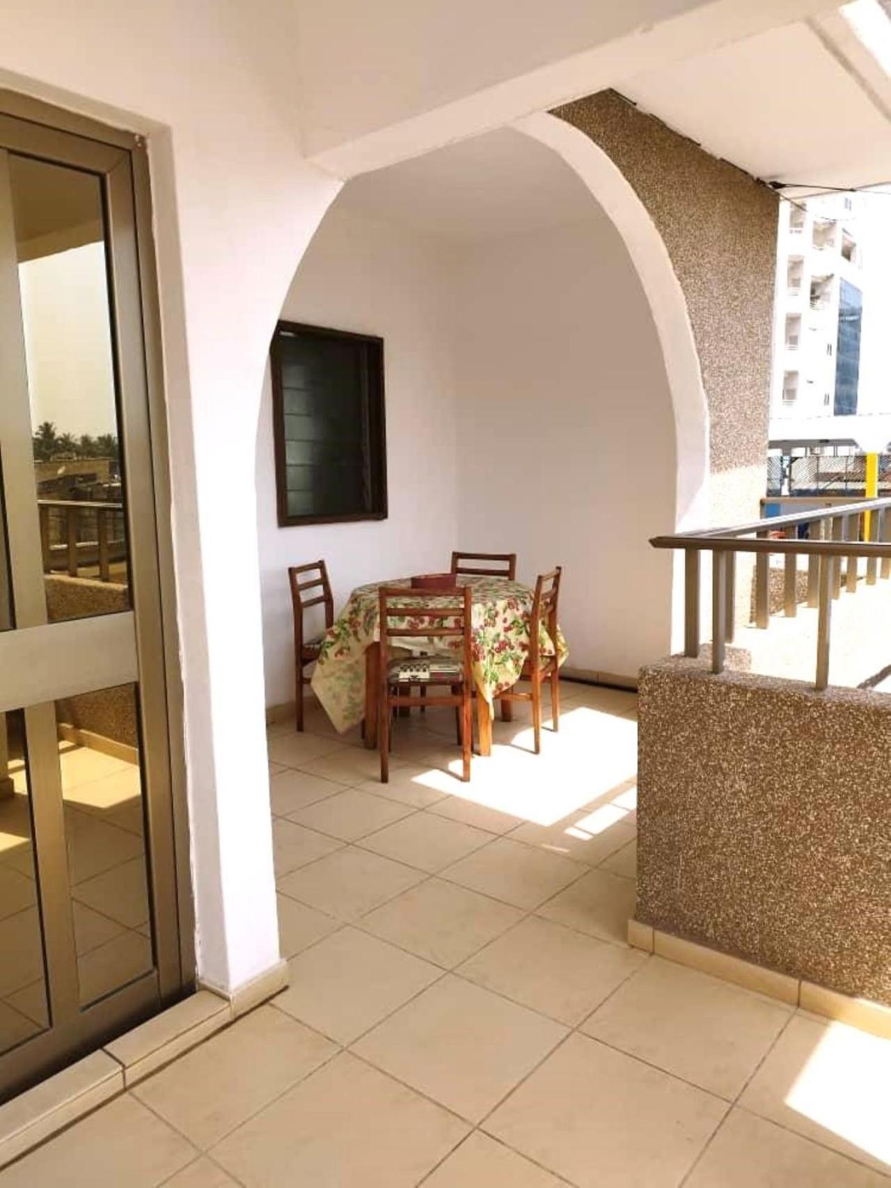 Rosalie'S Suites Lome Luaran gambar