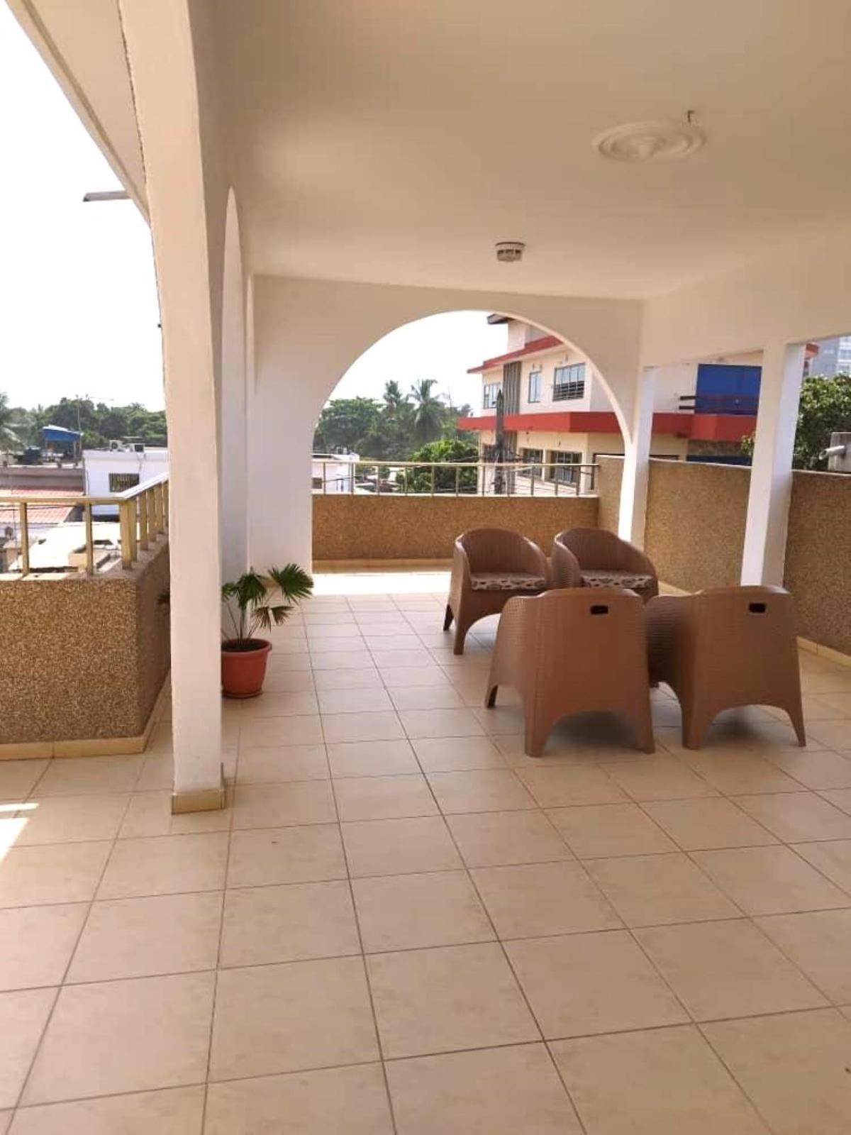 Rosalie'S Suites Lome Luaran gambar