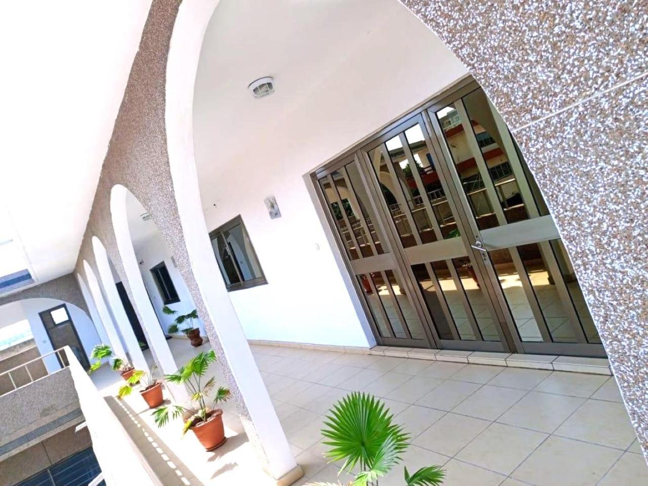 Rosalie'S Suites Lome Luaran gambar