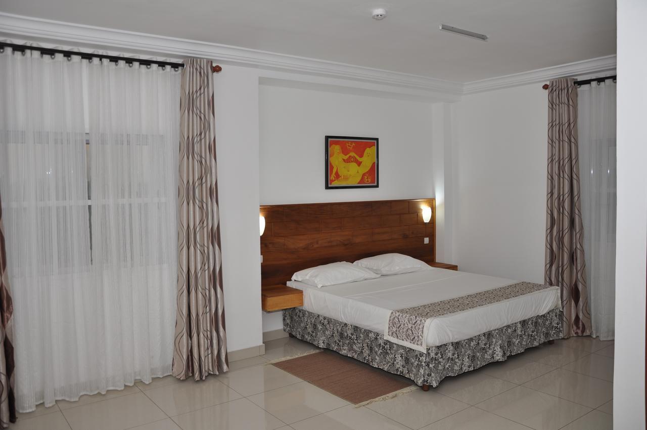 Rosalie'S Suites Lome Luaran gambar